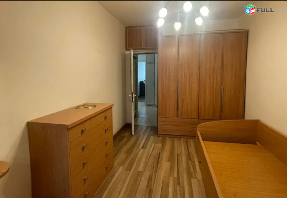 LA06767 Վարձով 4 սենյականոց բնակարան Արամ Խաչատրյան փողոցում 