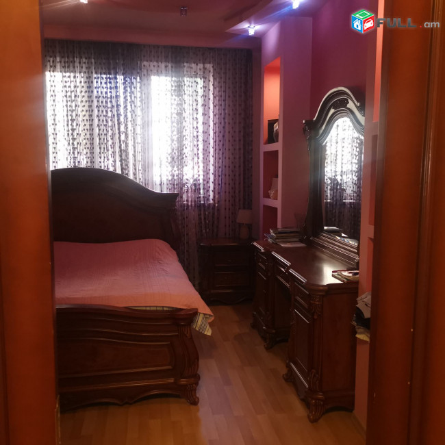 LA06773 Վարձով 4 սենյականոց բնակարան Նալբանդյան փողոցում 