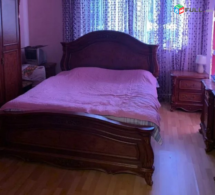 LA06773 Վարձով 4 սենյականոց բնակարան Նալբանդյան փողոցում 