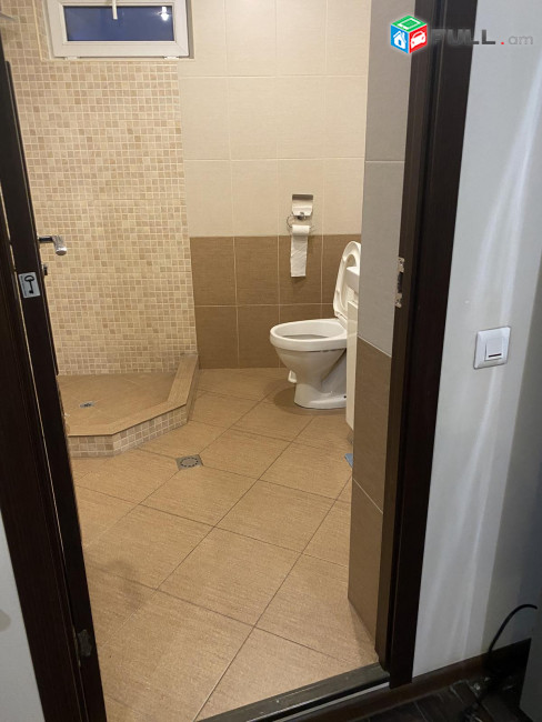 LA06821 Վարձով 3 հարկանի սեփական տան 3 -րդ հարկ Բաղրամյան փողոցում 