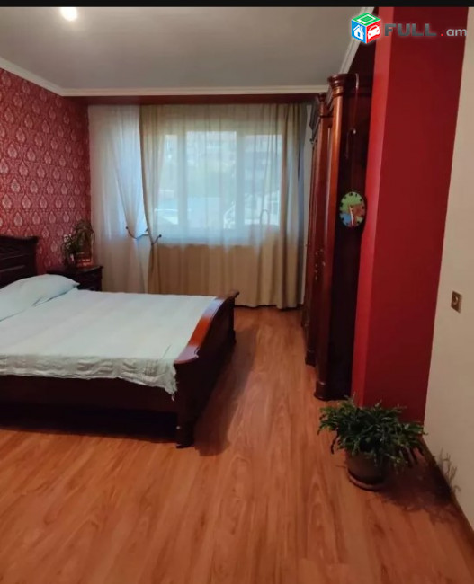 LA06820 Վարձով 4 սենյականոց բնակարան Գրիբոյեդովի փողոցում 