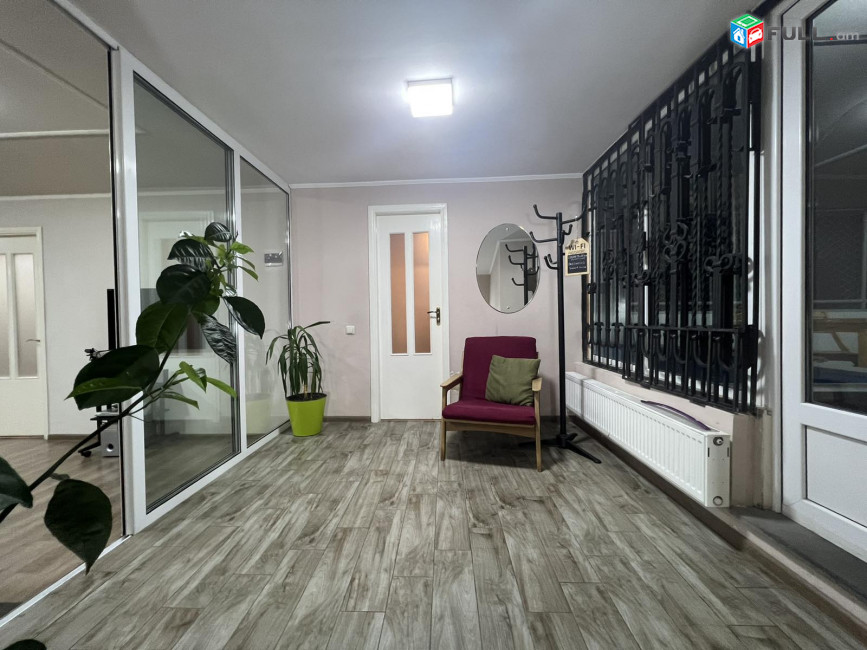 LA06849  Օրավարձով  4 սենյականոց բնակարան Սայաթ Նովա փողոցում