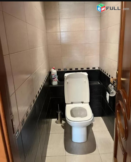 LA06893 Վարձով 3 սենյականոց բնակարան Սիմոն Վրացյան փողոց , Կենտրոն