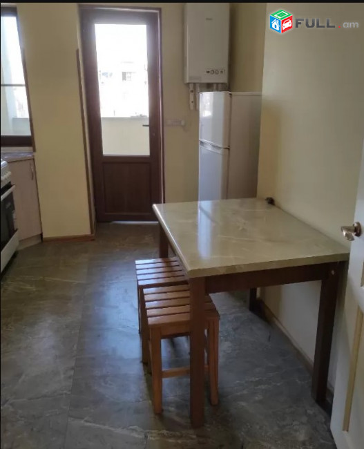 LA06894 Վարձով 3 սենյականոց բնակարան Նալբանդյան փողոց , նորակառույց շենք