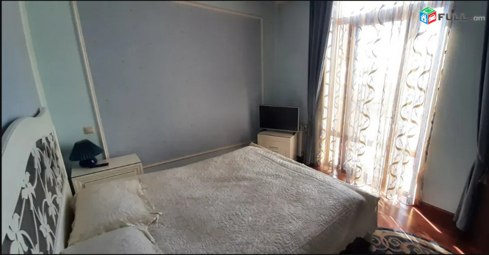 LA06904 Վարձով 3 սենյականոց բնակարան Աբովյան փողոց , նորակառույց շենք
