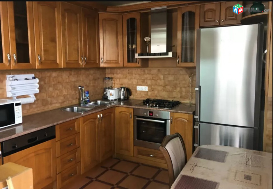 LA06909 Վարձով 3 սենյականոց բնակարան Խորենացի փողոցում