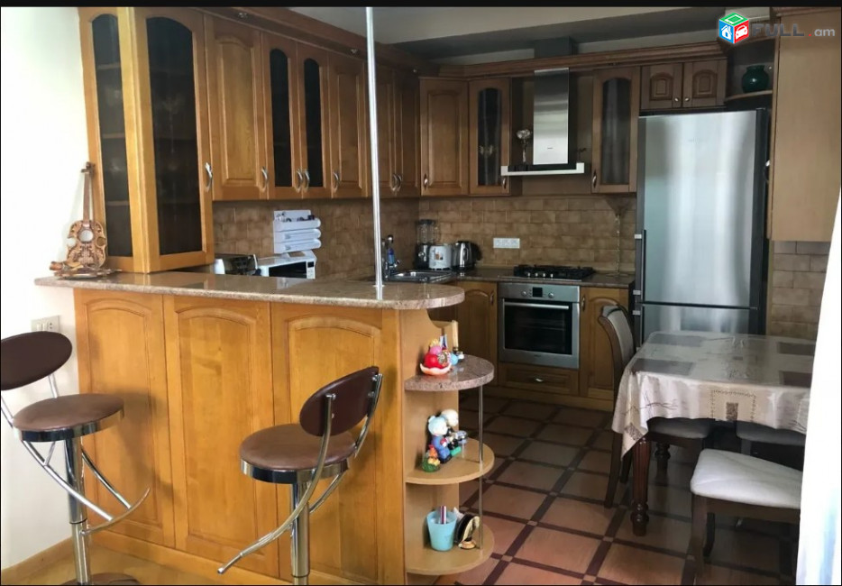 LA06909 Վարձով 3 սենյականոց բնակարան Խորենացի փողոցում
