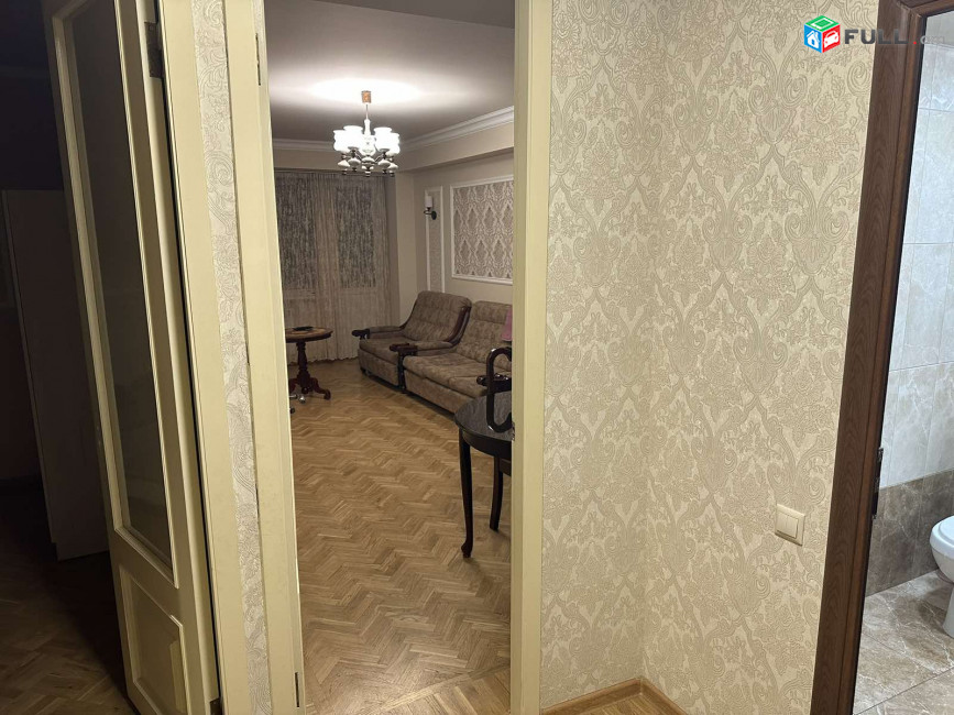 LA06982 Վարձով 3 սենյականոց բնակարան Ամիրյան փողոցում 