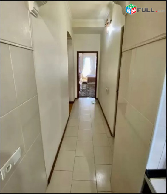 LA07063 Վարձով 3 սենյականոց բնակարան Արցախի փողոցում 