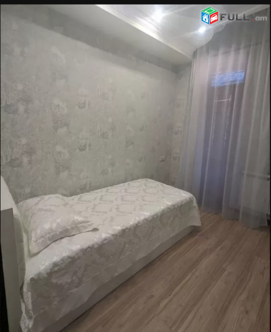 LA07164 Վարձով 3 սենյականոց բնակարան Գյուրջյան փողոց , նորակառույց շենք