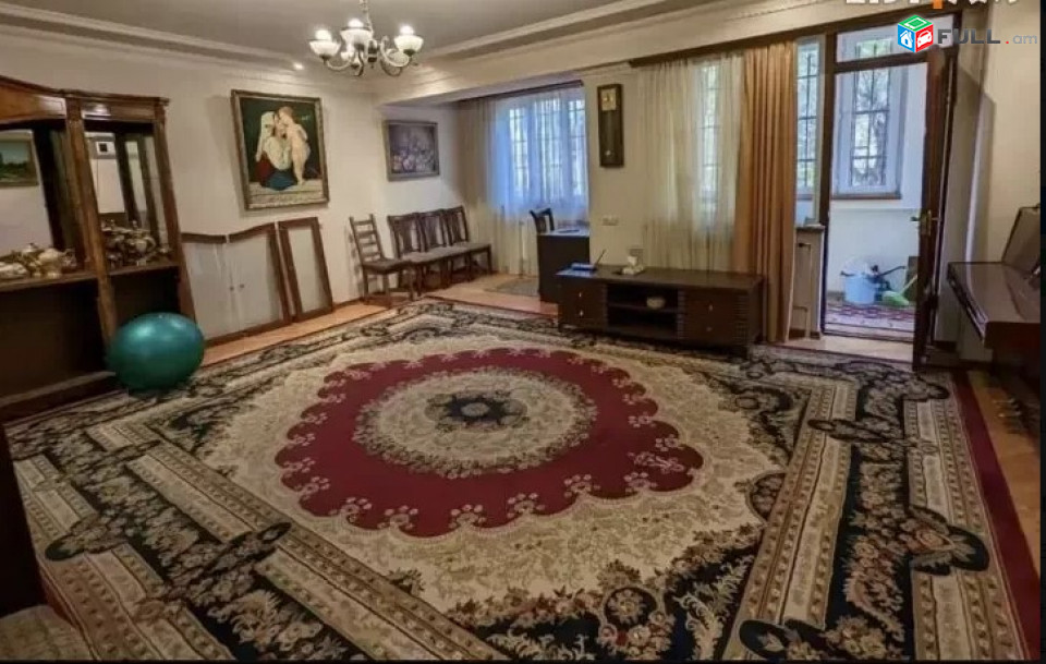LA07182 Վարձով 3 սենյականոց բնակարան Արամ Խաչատրյան փողոցում 