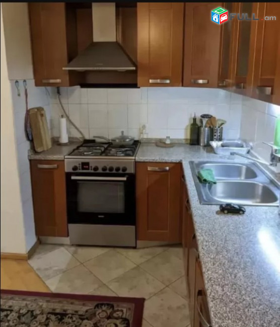 LA07182 Վարձով 3 սենյականոց բնակարան Արամ Խաչատրյան փողոցում 