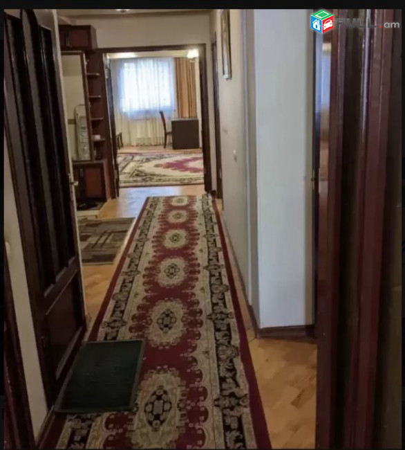 LA07182 Վարձով 3 սենյականոց բնակարան Արամ Խաչատրյան փողոցում 