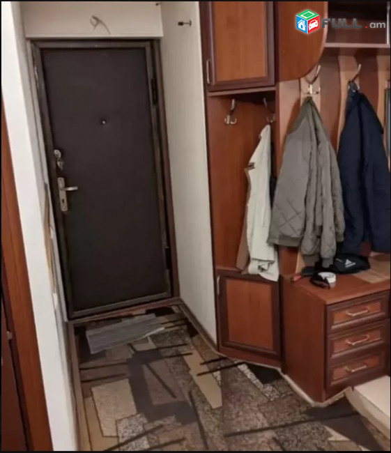 LA07182 Վարձով 3 սենյականոց բնակարան Արամ Խաչատրյան փողոցում 