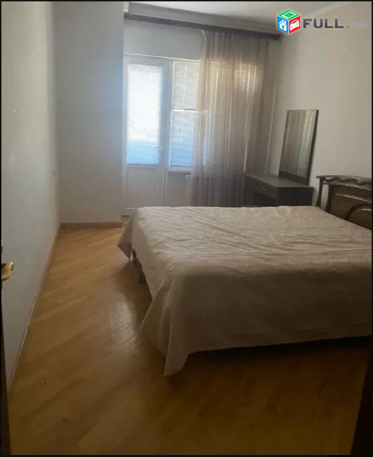 LA07183 Վարձով 3 սենյականոց բնակարան Երվանդ Քոչար փողոցում