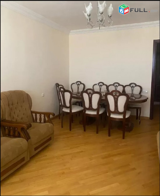 LA07183 Վարձով 3 սենյականոց բնակարան Երվանդ Քոչար փողոցում