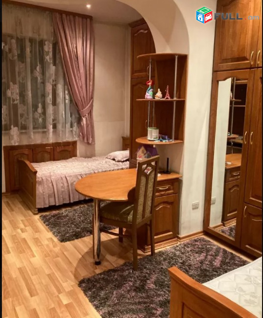 LA07184 Վարձով 3 սենյականոց բնակարան Աբովյան փողոցում 