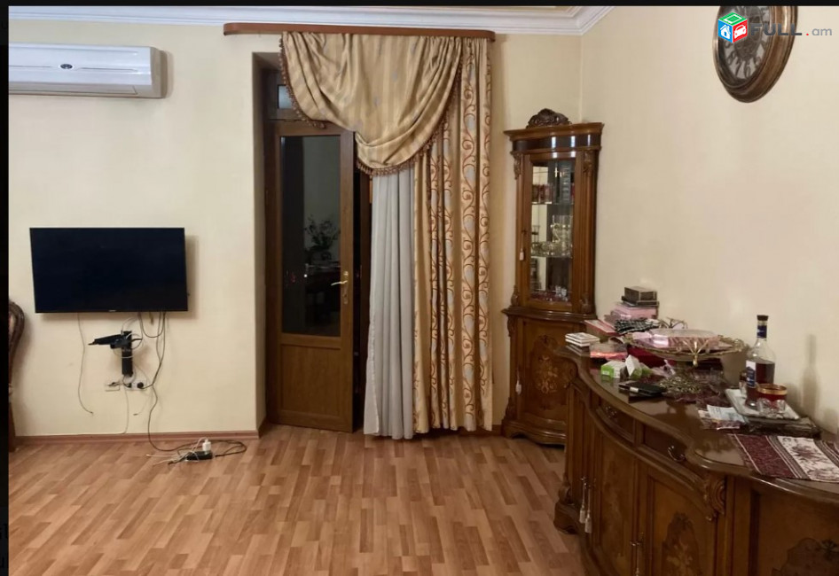 LA07184 Վարձով 3 սենյականոց բնակարան Աբովյան փողոցում 