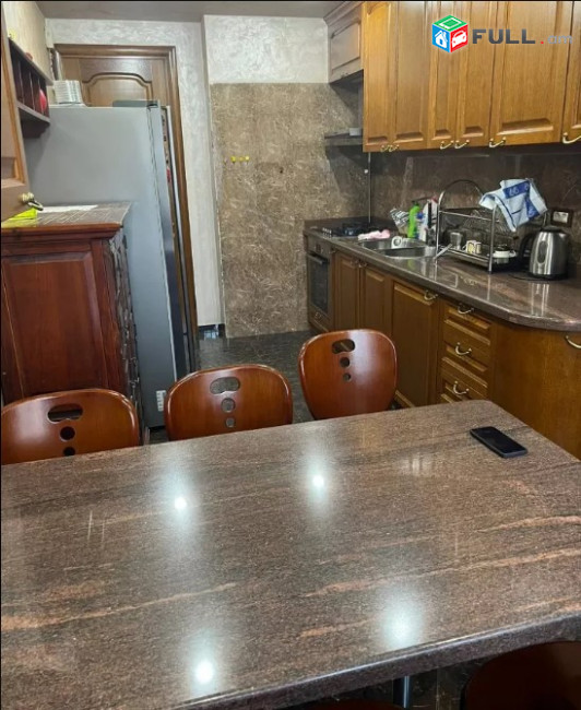 LA07191 Վարձով 3 սենյականոց բնակարան Սարյան փողոցում 