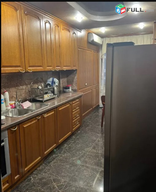 LA07191 Վարձով 3 սենյականոց բնակարան Սարյան փողոցում 