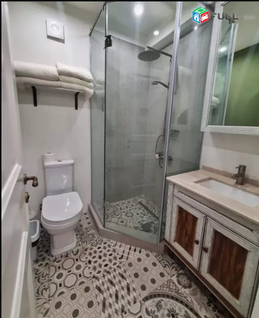 LA07213 Վարձով 3 սենյականոց բնակարան Վարդանանց փողոց , Սախարովի հրապարակի մոտ