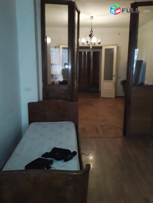 LA07223  Վարձով 3 սենյականոց բնակարան Նալբանդյան փողոցում 