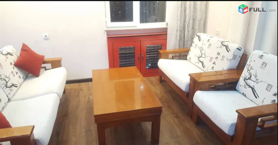 LA07247 Վարձով 3 սենյականոց բնակարան Չարենց , Սարի թաղի փողոց