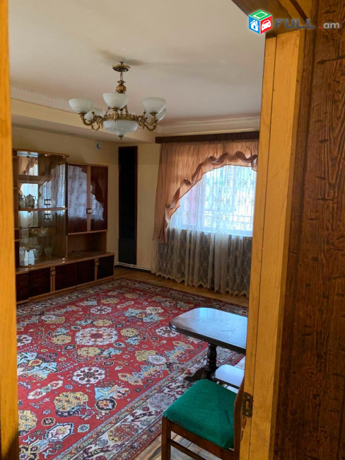 LA07253 Վարձով 3 սենյականոց բնակարան Արցախի փողոցում 