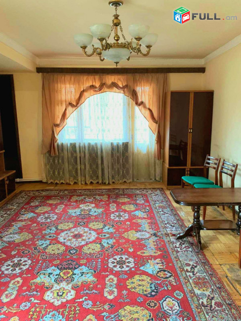 LA07253 Վարձով 3 սենյականոց բնակարան Արցախի փողոցում 