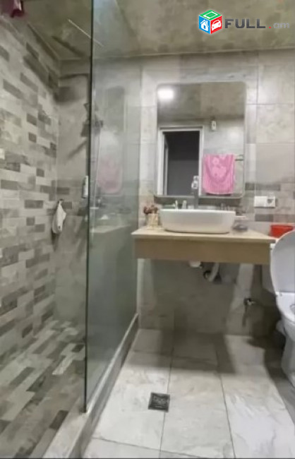LA07229  Վարձով 3 սենյականոց բնակարան Արամ Խաչատրյան փողոցում