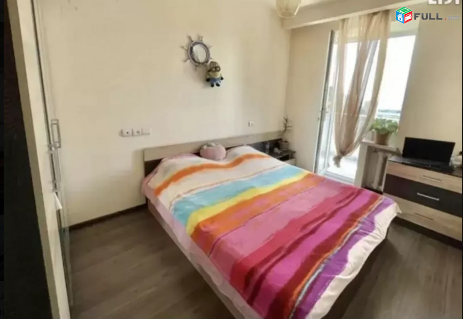 LA07229  Վարձով 3 սենյականոց բնակարան Արամ Խաչատրյան փողոցում