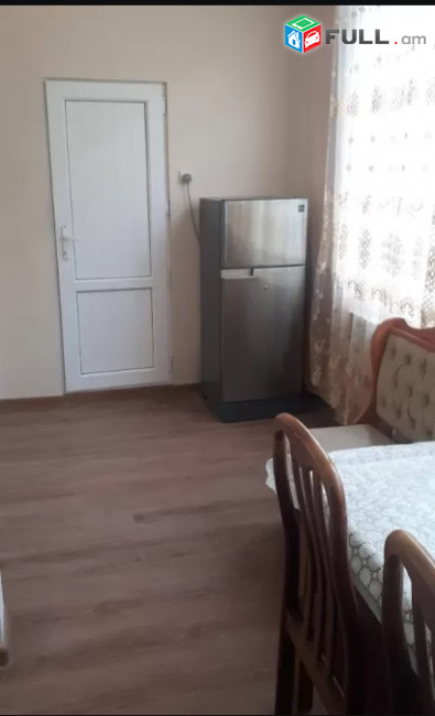 LA07277 Վարձով 3 սենյականոց բնակարան Զաքյան փողոցում