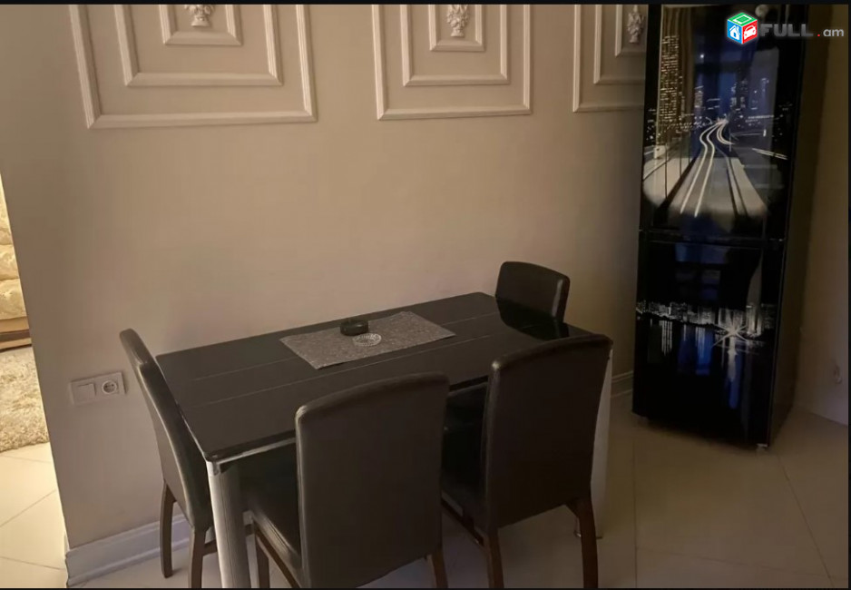LA07282  Վարձով 3 սենյականոց բնակարան Աբովյան փողոցում 