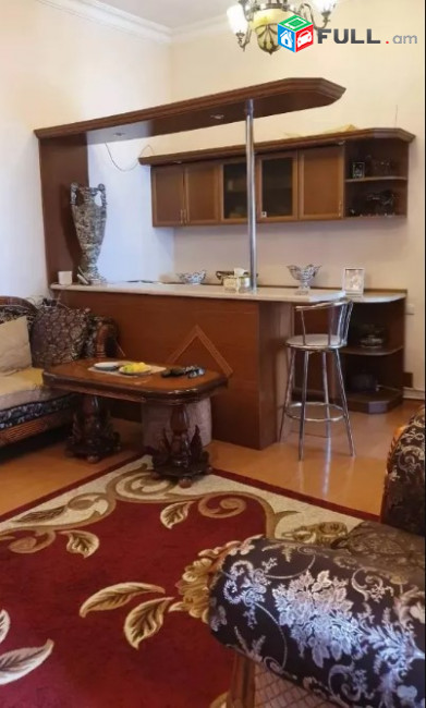 LA07339 Վարձով 3 սենյականոց բնակարան Ադոնց փողոցում 