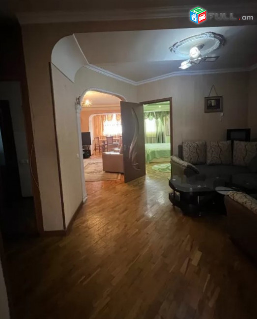 LA07353 Վարձով 3 սենյականոց բնակարան  Ջուղայի փողոց , 1 ին Մասիվ