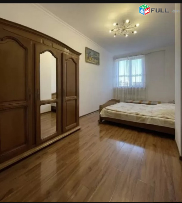 LA07363  Օրավարձով  4 սենյականոց բնակարան Արամի փողոց , նորակառույց շենք 