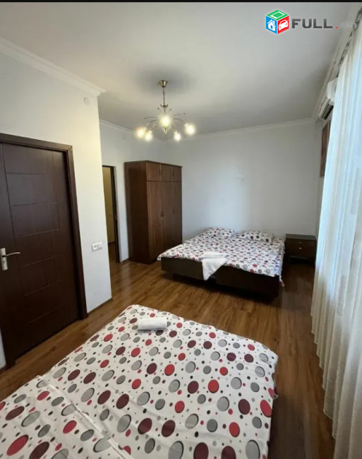 LA07363  Օրավարձով  4 սենյականոց բնակարան Արամի փողոց , նորակառույց շենք 