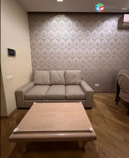 LA07375 Վարձով 3 սենյականոց բնակարան Թումանյան փողոցում