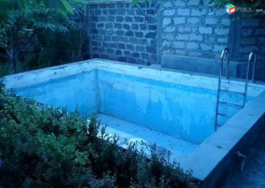 LA07385 Վարձով 4 սենյականոց 2 հարկանի քարե տուն Սոսեի փողոց , Բաղրամյան  կենտրոնում