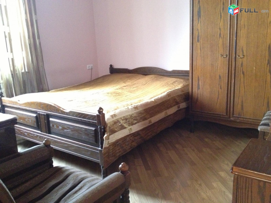 LA07398 Վարձով 3 սենյականոց բնակարան Վարդանանց փողոց , Վեռնիսաժի մոտ