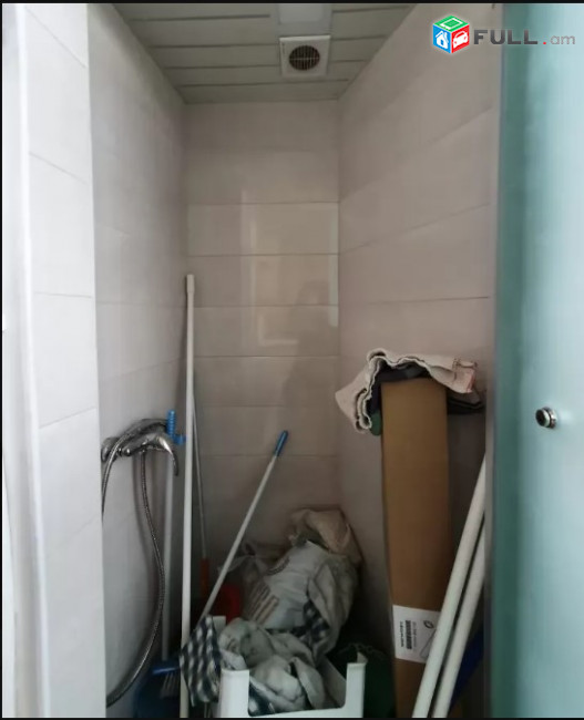 LA07406 Վարձով 2 սենյականոց բնակարան Չարենցի փողոցում 