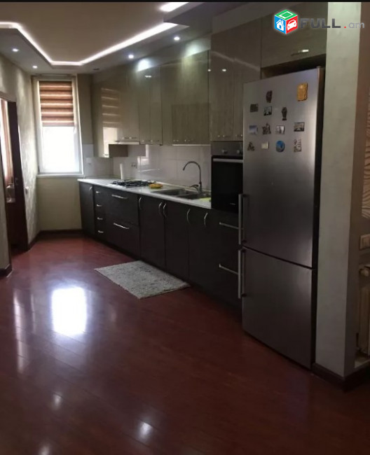 LA07420 Վարձով 3 սենյականոց բնակարան Երվանդ Քոչար փողոցում
