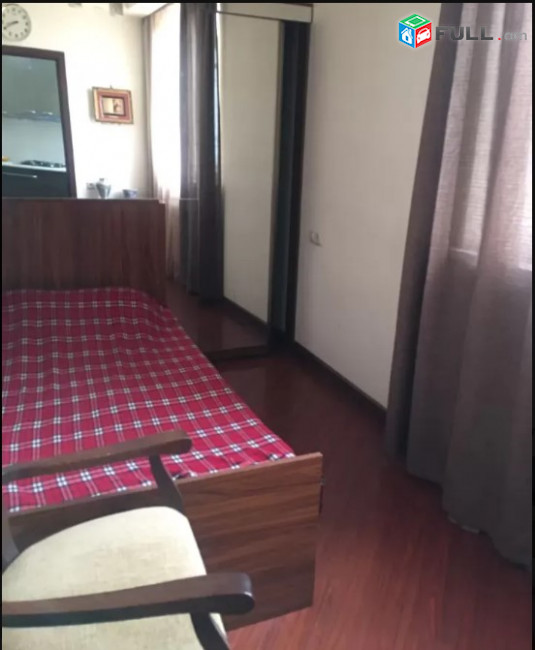 LA07420 Վարձով 3 սենյականոց բնակարան Երվանդ Քոչար փողոցում