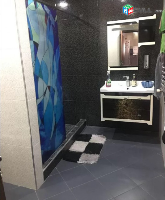 LA07420 Վարձով 3 սենյականոց բնակարան Երվանդ Քոչար փողոցում