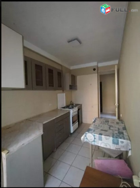 LA07444 Վարձով 3 սենյականոց բնակարան Օրբելի փողոցում 