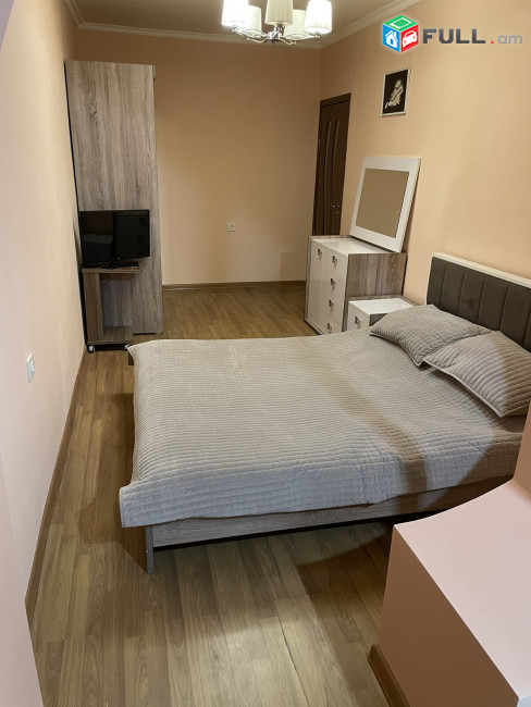 LA07533 Վարձով 2 սենյականոց բնակարան Արամ Խաչատրյան փողոցում 