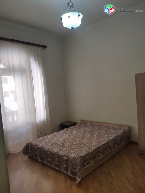 LA07537 Վարձով 3 սենյականոց բնակարան Ամիրյան փողոցում 