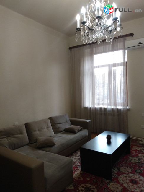 LA07537 Վարձով 3 սենյականոց բնակարան Ամիրյան փողոցում 