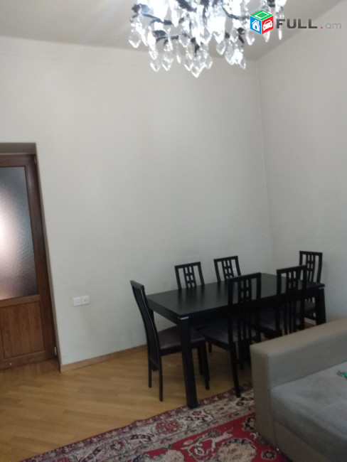 LA07537 Վարձով 3 սենյականոց բնակարան Ամիրյան փողոցում 