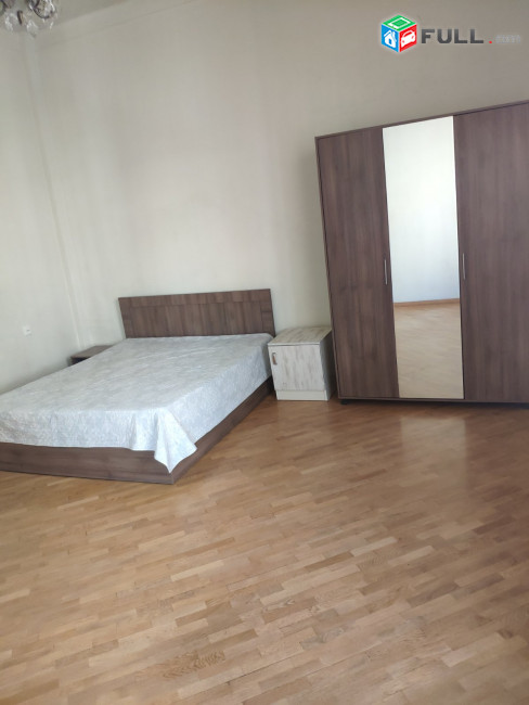 LA07537 Վարձով 3 սենյականոց բնակարան Ամիրյան փողոցում 